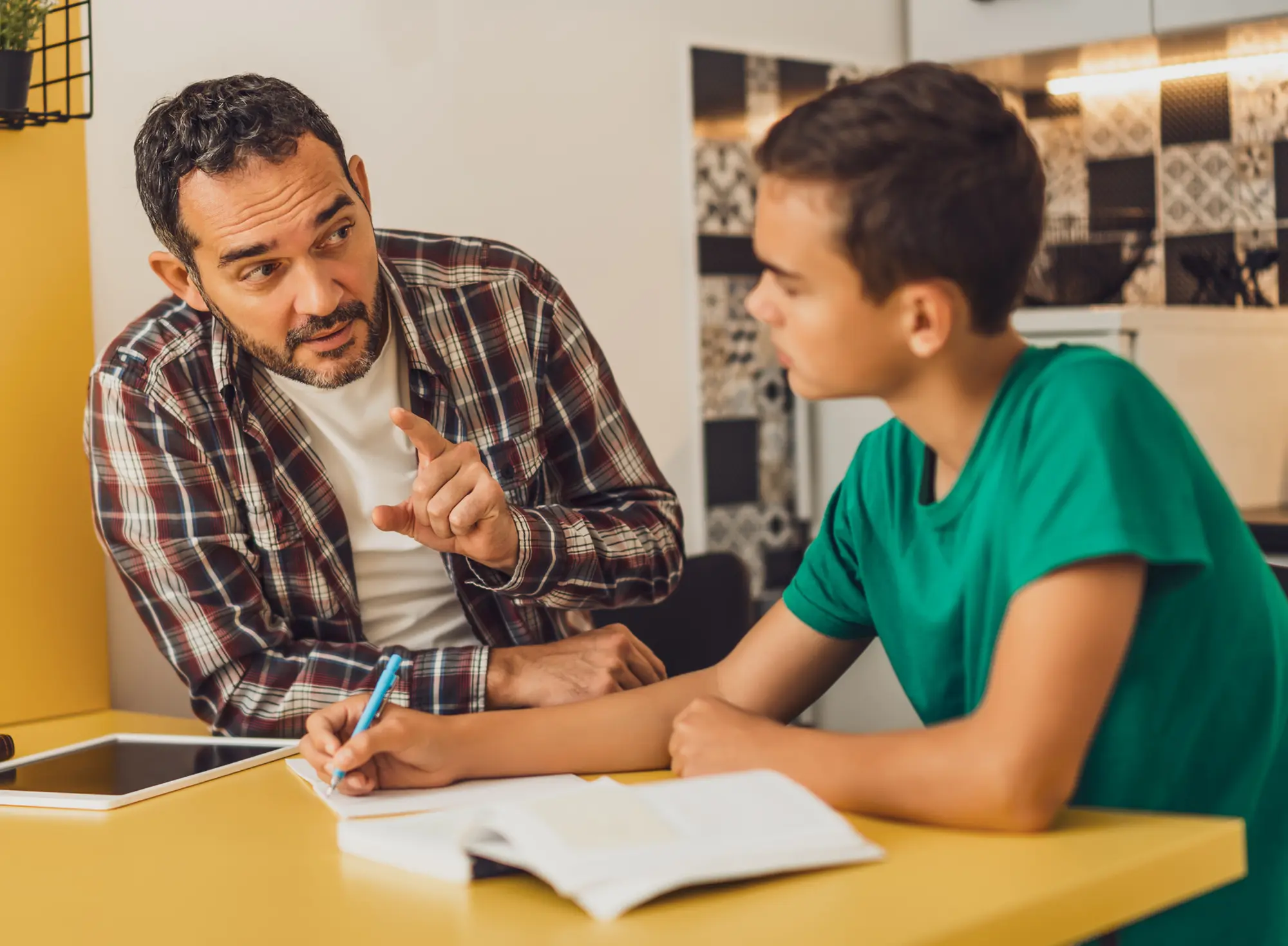 Dad sharing priceless financial lessons